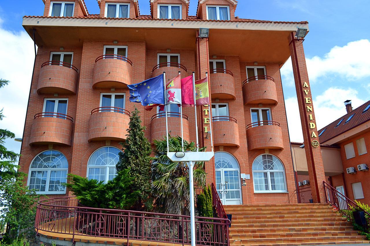 Hotel Avenida III Villadangos del Paramo Exterior photo